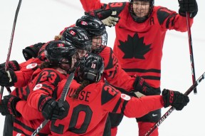 包含蒂姆关键节点惊险取胜，加拿大队带队取胜！的词条
