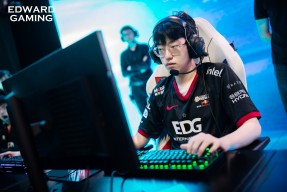 爱游戏体育-Scout迎来十二赛季出色发挥，切尔西观众热烈欢呼！